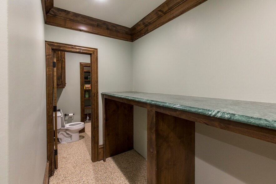 More Photos Of 636 W Tarrant Rd, Grand Prairie General Retail For Sale