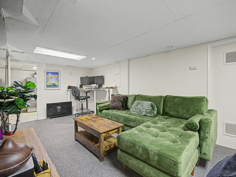 More Photos Of 10423 SE 23RD Ave, Portland Medical For Sale