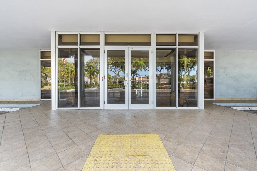 More Photos Of 5100 N Federal Hwy, Fort Lauderdale Office For Sale