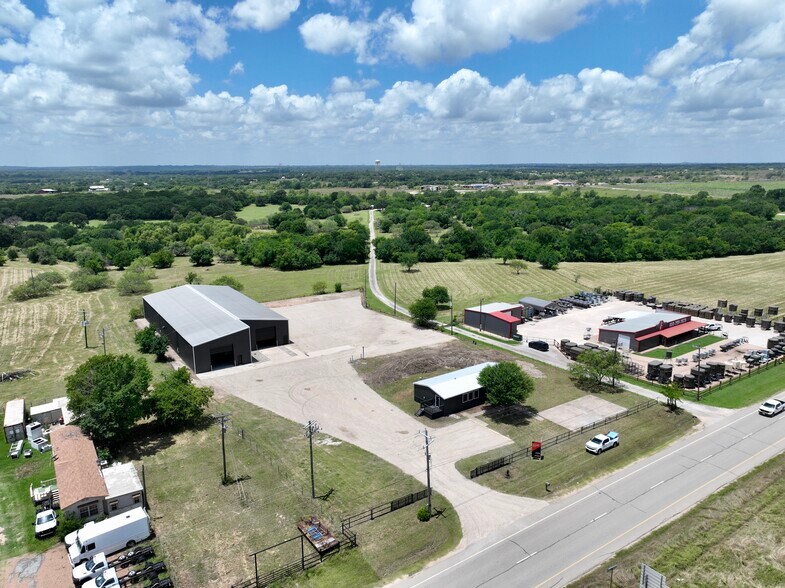 More Photos Of 4528 S Interstate 35, Alvarado Warehouse For Lease