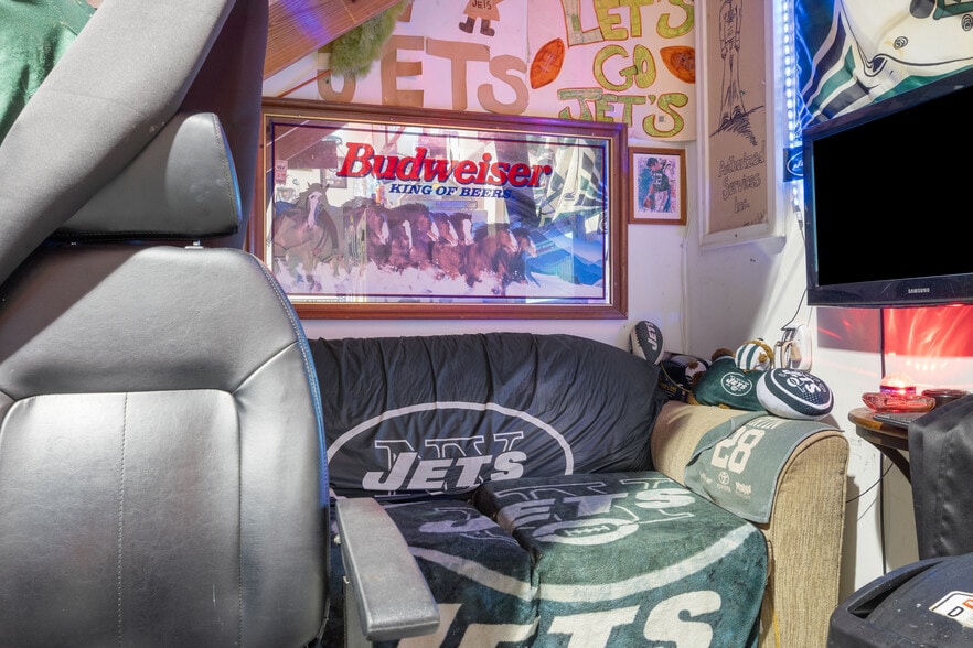 More Photos Of 1090 Knight's Trail Rd, North Venice Light Distribution For Sale