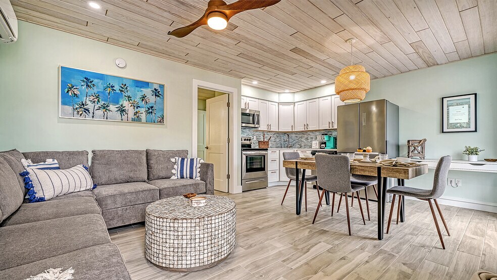 More Photos Of 104 Avenida Veneccia, Siesta Key Multifamily For Sale