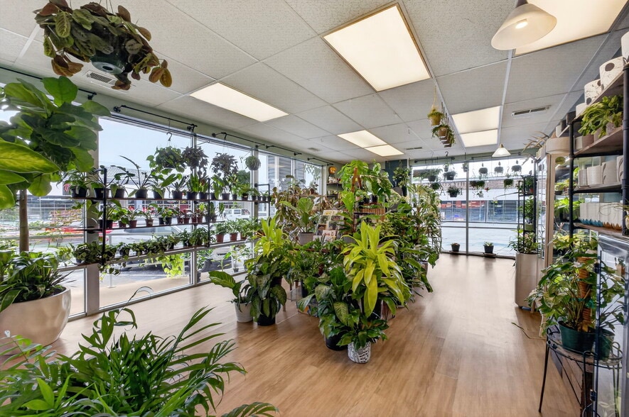 More Photos Of 1938 S Glenstone Ave, Springfield General Retail For Sale