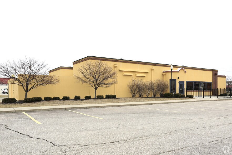 More Photos Of 1733-6935 Midway Mall, Elyria Unknown For Lease