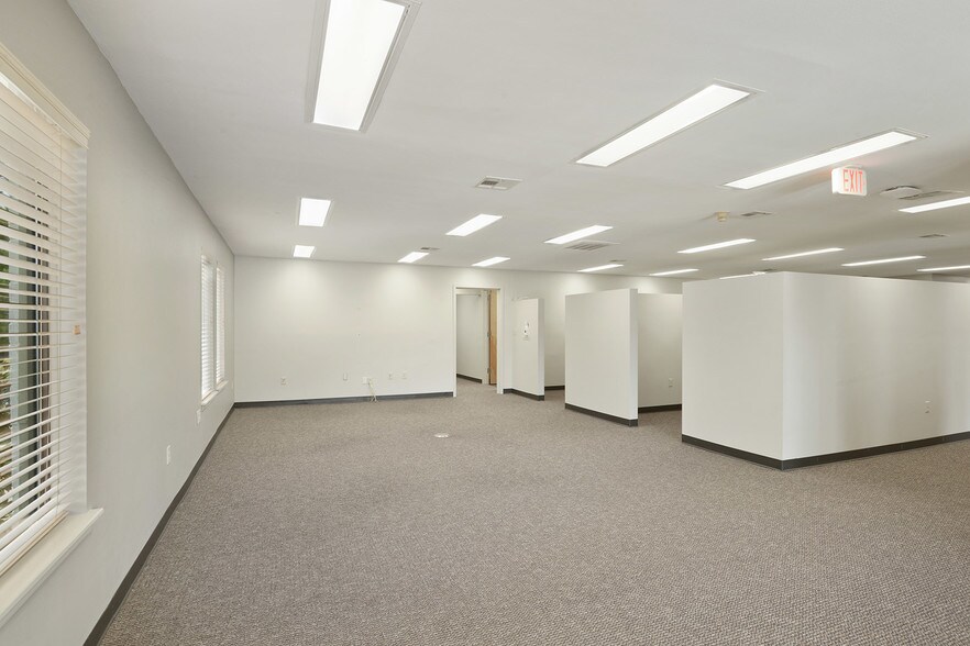 More Photos Of 2051 Silverside Dr, Baton Rouge Office For Sale
