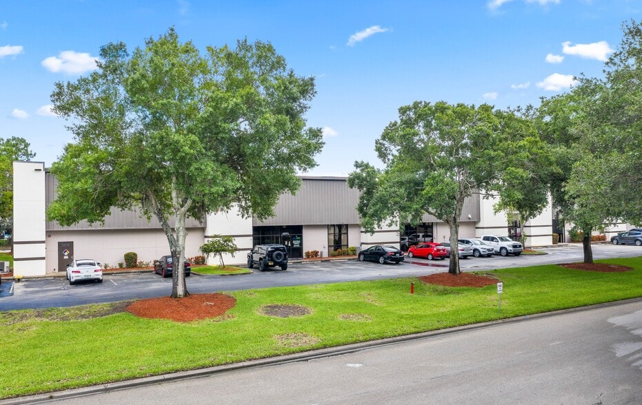 More Photos Of 4356 Fortune Pl, West Melbourne Flex For Lease