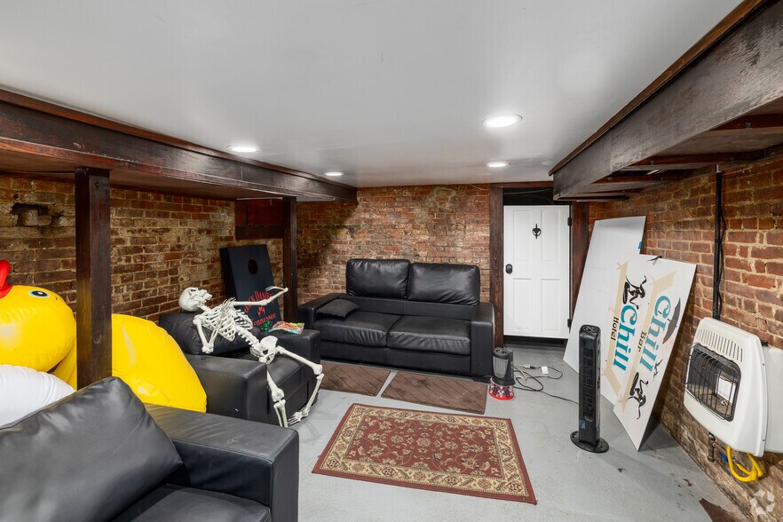 More Photos Of 32 Broad St, Keyport Bar For Sale