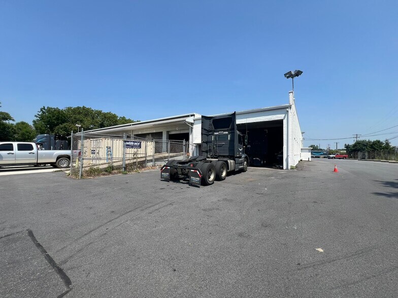 More Photos Of 1132 N Irving St, Allentown Truck Terminal For Lease