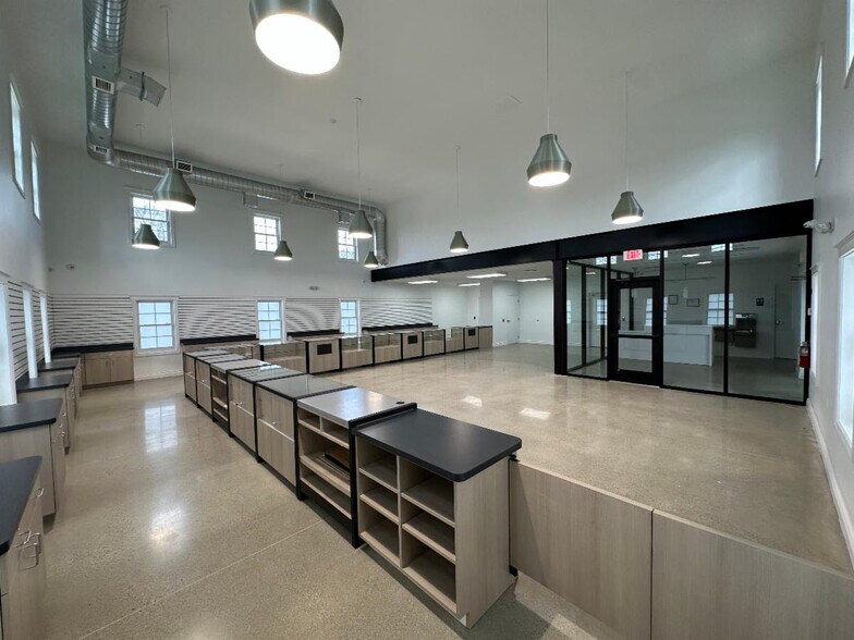 More Photos Of 280 Lapeer Rd, Oxford General Retail For Sale