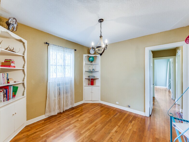 More Photos Of 206 Sherwood Dr, San Antonio Office Residential For Lease