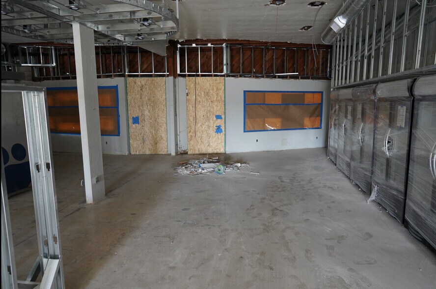 More Photos Of 5622-5624 La Jolla Blvd, La Jolla Storefront Retail Residential For Sale