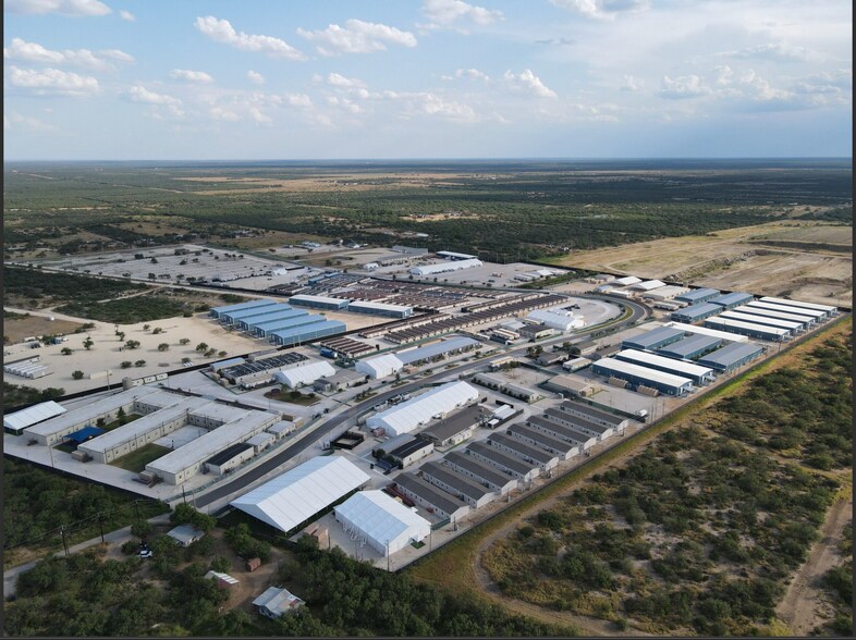 Primary Photo Of 434 Urenda Loop, Carrizo Springs Apartments For Sale