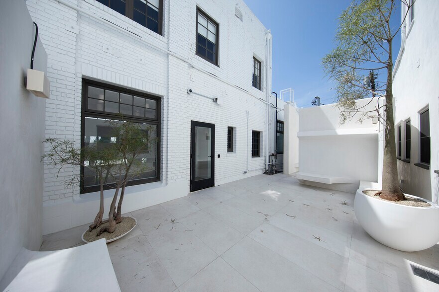 More Photos Of 729-733 Seward St, Los Angeles Loft Creative Space For Lease