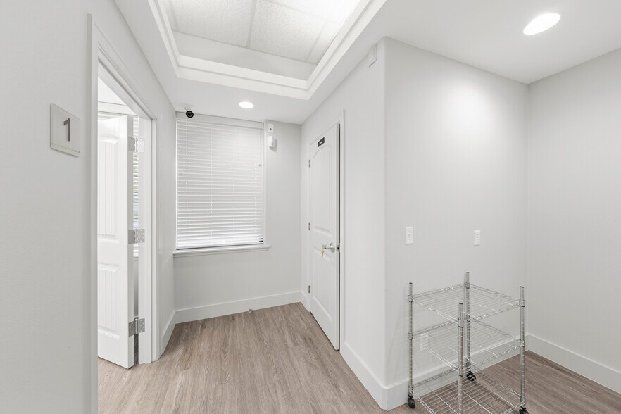 More Photos Of 1205-1350 Plaza Blvd, Central Point Freestanding For Lease