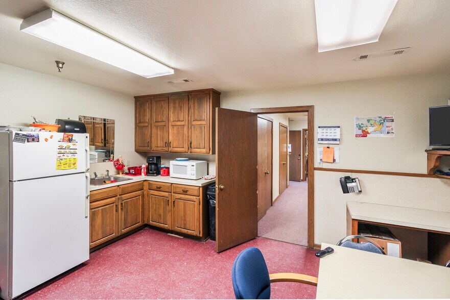 More Photos Of 2005 E 6th Ave, Stillwater Industrial For Sale