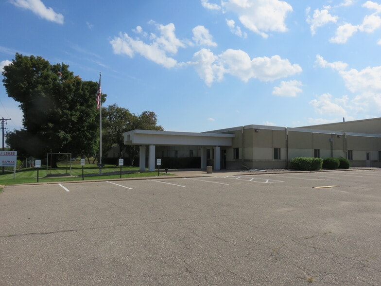 Primary Photo Of 800 E 10th St E, Hastings Manufacturing For Lease