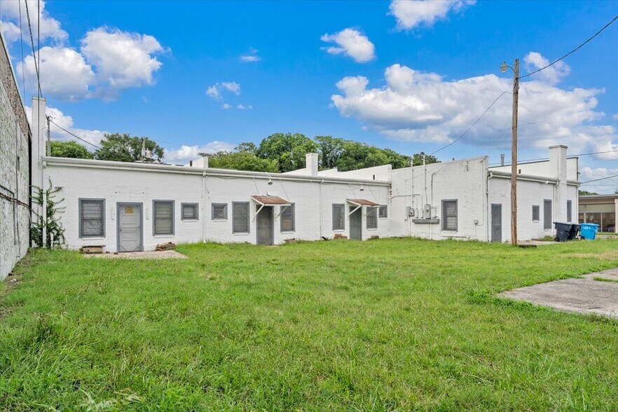 More Photos Of 2302 Melrose Ave NW, Roanoke Flex For Lease