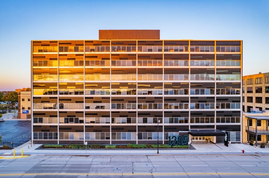 More Photos Of 1205 S 70th St, West Allis Unknown For Lease