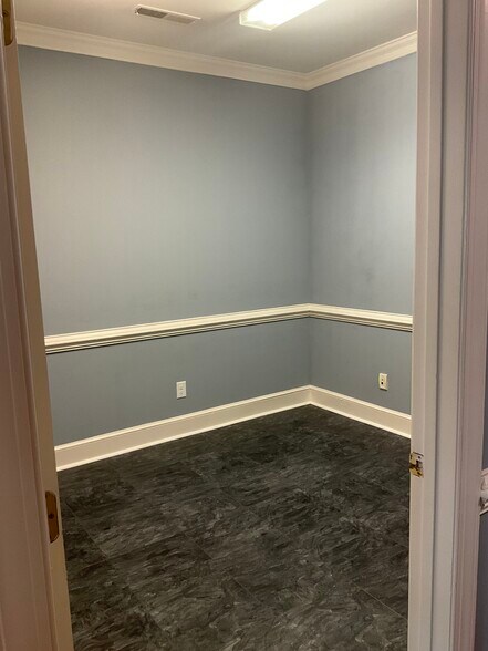More Photos Of 1345 Garner Ln, Columbia Office For Sale
