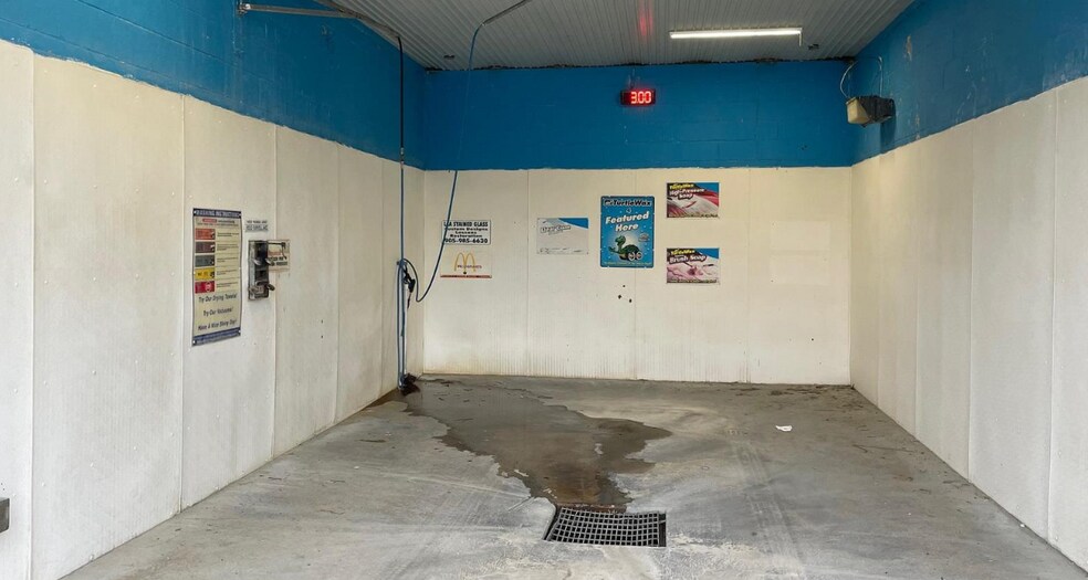 More Photos Of 99 Reach St, Uxbridge Carwash For Sale