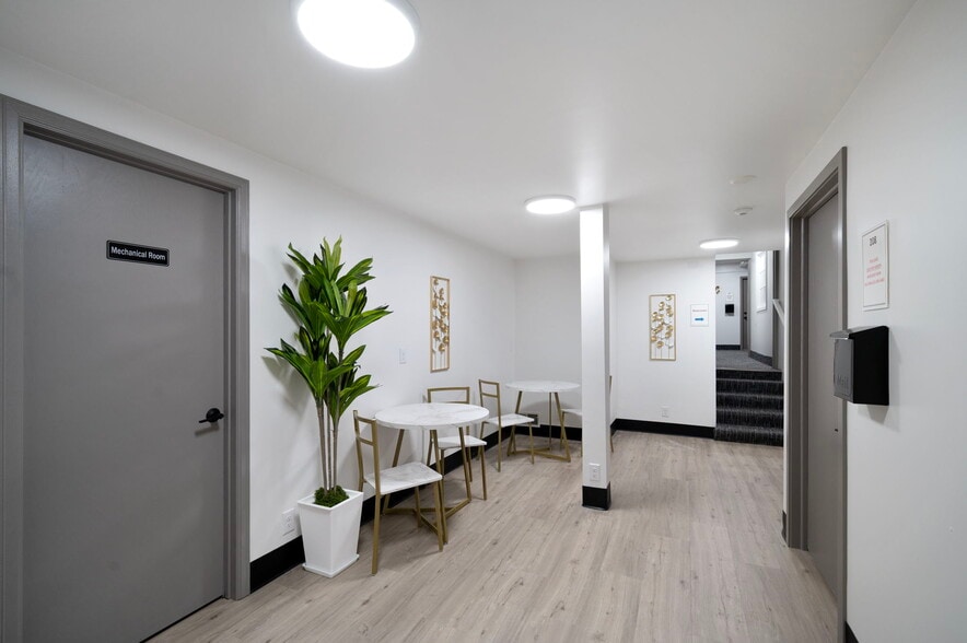 More Photos Of 4740 N 42nd Ave, Golden Valley Freestanding For Lease