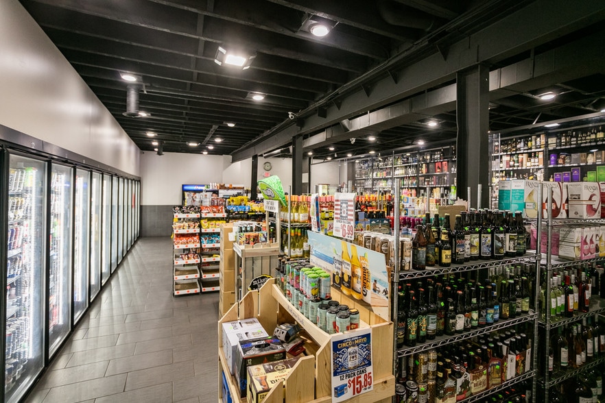 More Photos Of 4515 Grand River Ave, Detroit Freestanding For Lease