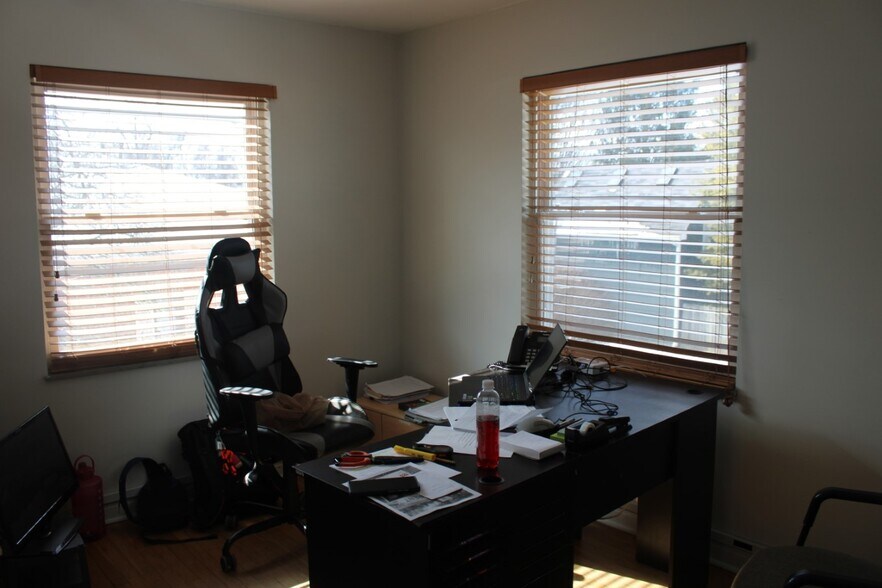 More Photos Of 867 High St, Worthington Office For Lease