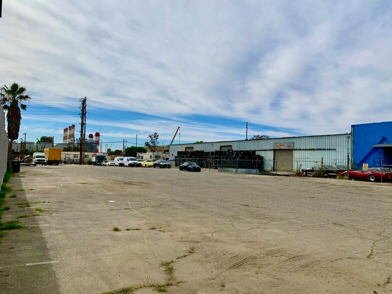 More Photos Of 9833 Glenoaks Blvd, Sun Valley Land For Lease