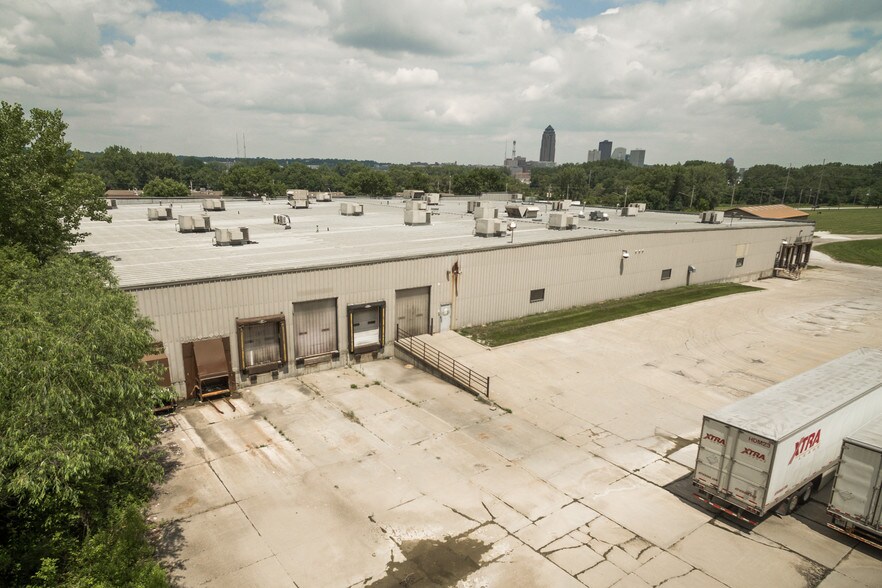 More Photos Of 1202 Thomas Beck Rd, Des Moines Flex For Lease