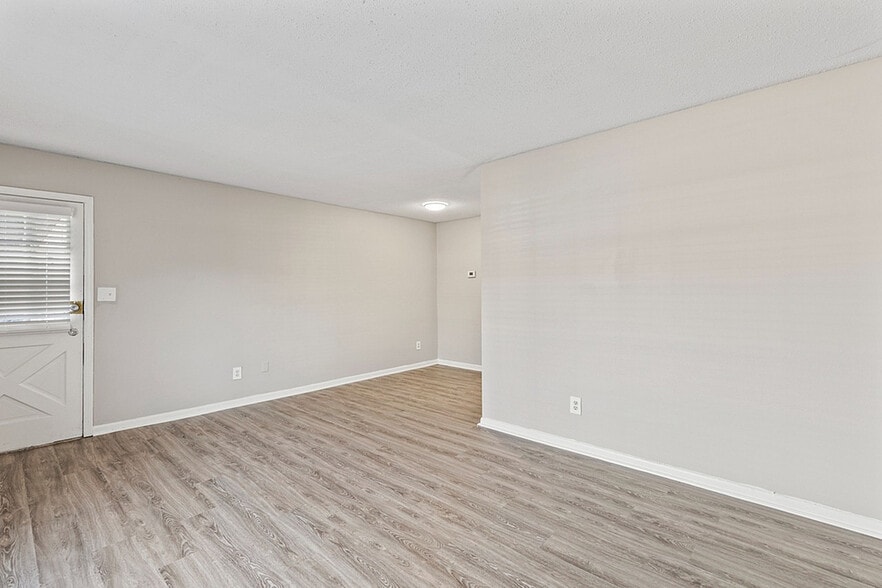 More Photos Of 107 Sterling Ct NW, Center Point Apartments For Sale