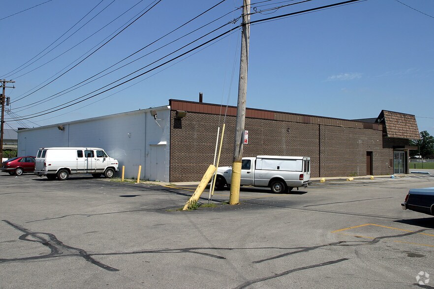 More Photos Of 2002 N Arlington Ave, Indianapolis Storefront For Lease