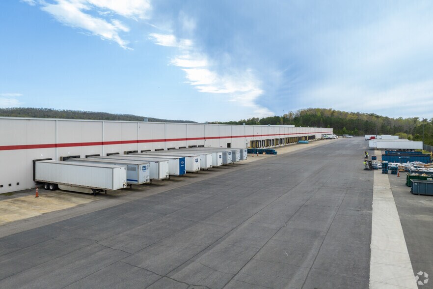 More Photos Of 2415 US Highway 78, Moody Distribution For Lease