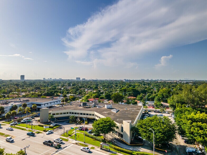 More Photos Of 1380 NE Miami Gardens Dr, North Miami Beach Medical For Lease