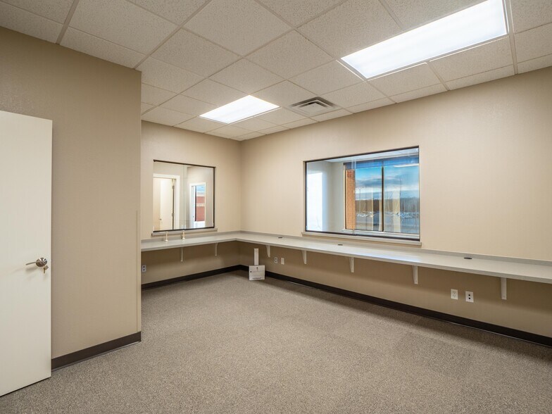 More Photos Of 721 S George Nigh Expy, Mcalester Office For Sale