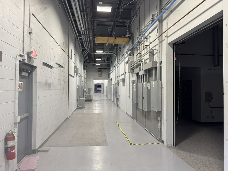 More Photos Of 250 Nutmeg Rd S, South Windsor Warehouse For Sale