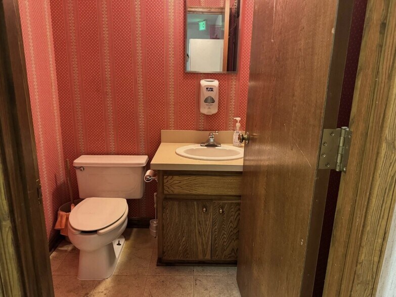 More Photos Of 2124 N 25th St, Waco Medical For Sale