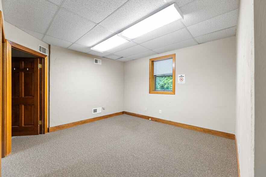 More Photos Of 84 Park Ave, Flemington Office For Lease