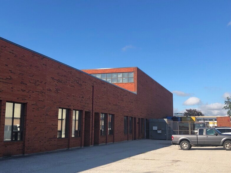More Photos Of 160 Norfinch Dr, Toronto Manufacturing For Lease