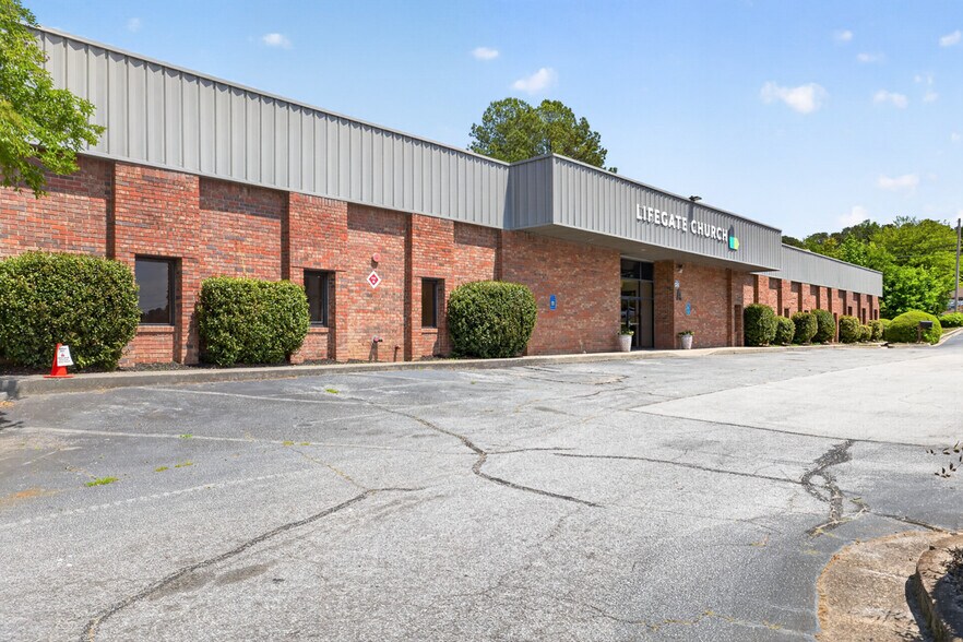More Photos Of 3005 Lenora Church Rd, Snellville Office For Sale
