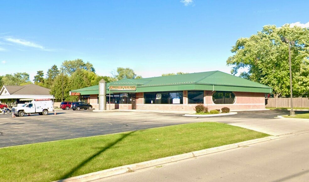 More Photos Of 3921 S Webster Ave, Green Bay General Retail For Lease