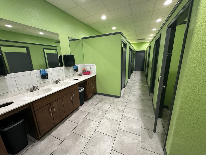 More Photos Of 3099 Highway 95, Mountain Grove Restaurant For Sale
