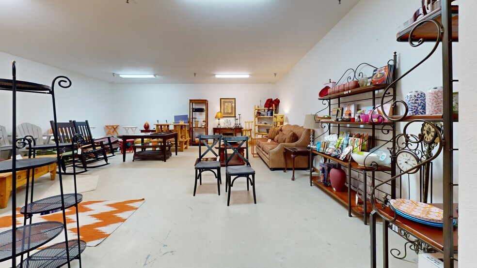 More Photos Of 225 SE 21st St, Grand Rapids Storefront Retail Office For Sale