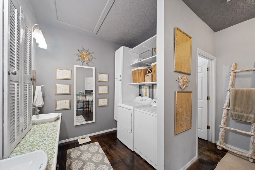 More Photos Of 26407 Preston Ave, Spring Storefront Retail Residential For Sale