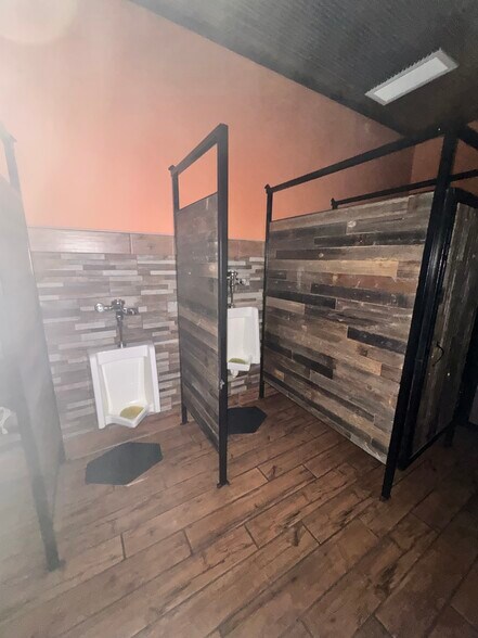 More Photos Of 112 E Cherokee Ave, Enid Manufacturing For Lease