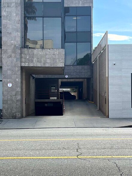 More Photos Of 14930 Ventura Blvd, Sherman Oaks Office For Lease