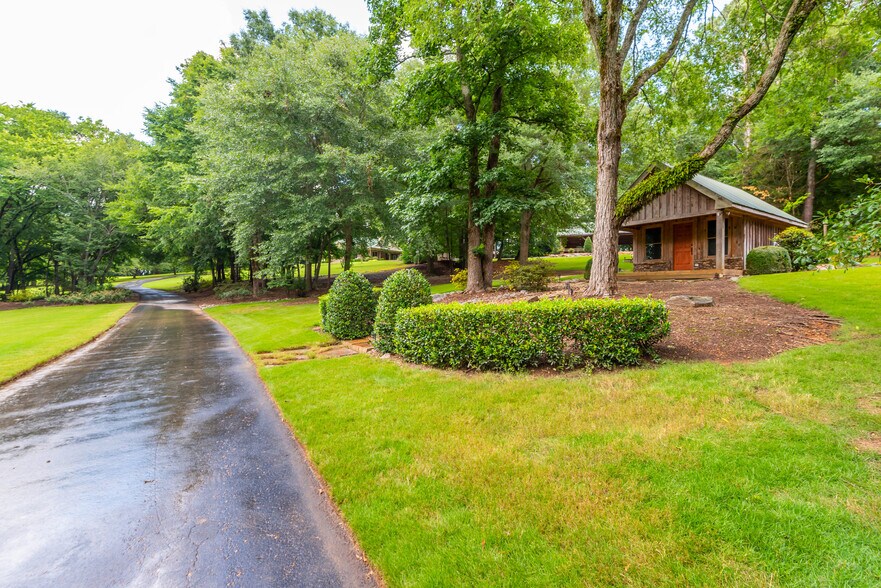 More Photos Of 565 Owens Gin Rd NE, Calhoun Lodge Meeting Hall For Sale