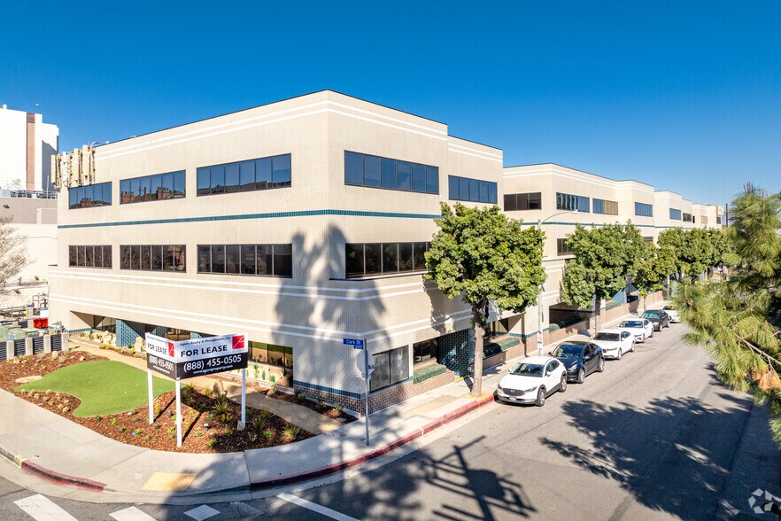 Primary Photo Of 5525 Etiwanda Ave, Tarzana Medical For Lease