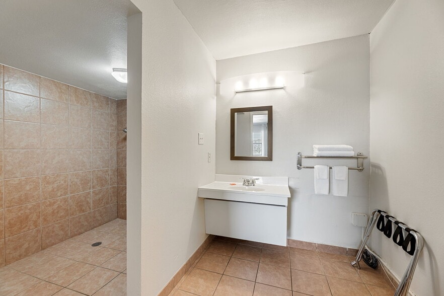 More Photos Of 108 FM 1821, Mineral Wells Hotel For Sale