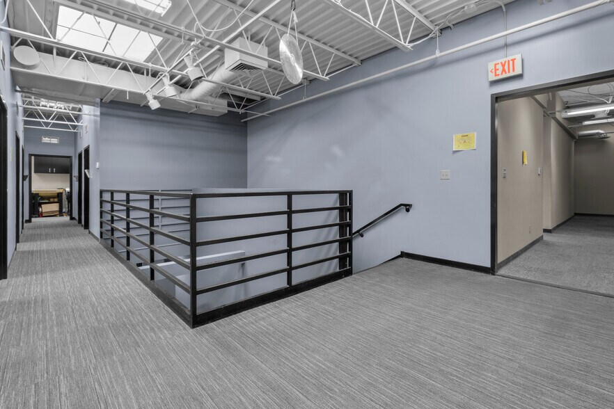 More Photos Of 8035 Craig St, Indianapolis Light Distribution For Lease