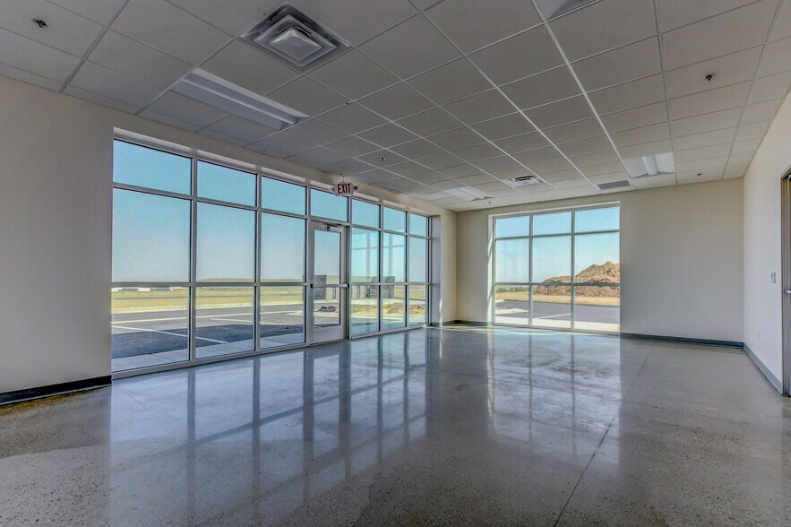 More Photos Of 2222 Cirrus Dr, Prescott Warehouse For Lease